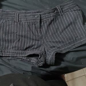 Tracy Evans limited shorts size 13 in great shape